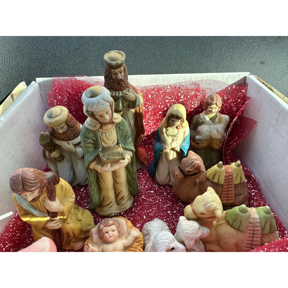 Nativity set 11 piece porceilin - Picture 3 of 3